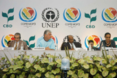 Curitiba, 20-03-06 - A ministra do Meio Ambiente Marina Silva fala na abertura do COP3. Da esq. para a dir.: o secret�rio executivo do CBD Ahmed Djoghlaf, o governador Roberto Requi�o, o presidente do COP sr Ramatha da Mal�sia,e a ministra do Meio Ambiente  Marina Silva. Foto julio Covello-SECS.